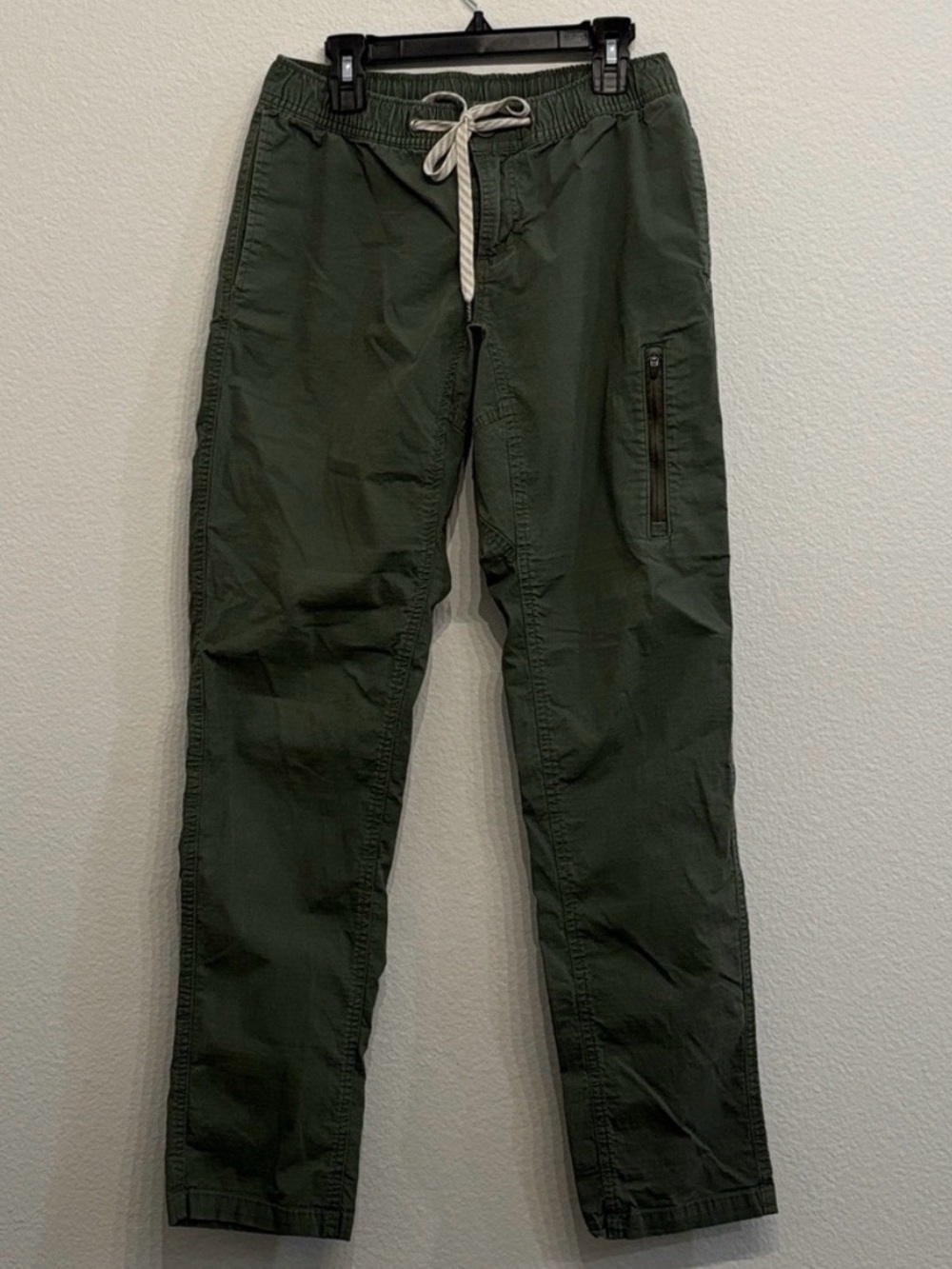 Vuori Olive Green Rip Stop hiking pants elastic waist with drawstring pockets